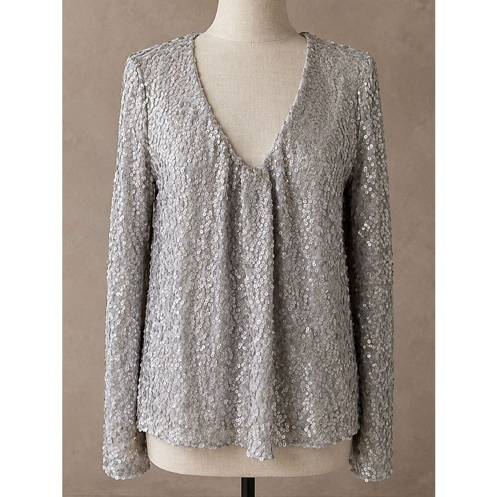 Evereve Sz M sequin blouse silver v neck | Allison joy